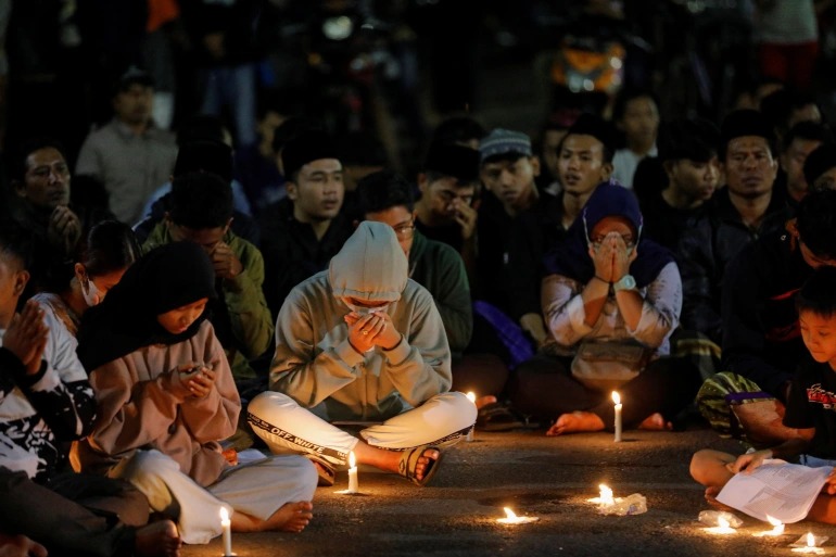 Indonesia announces investigation into football disaster that killed 125