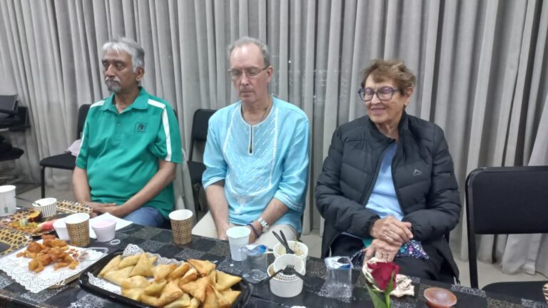 Activists break bread at Iftaar evening